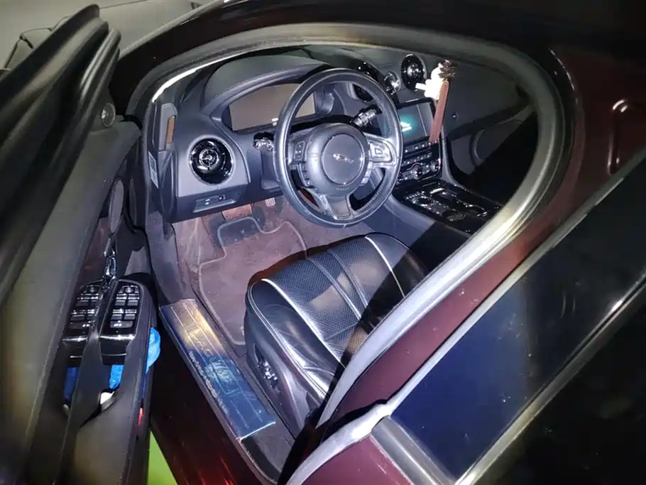 JAGUAR XJ