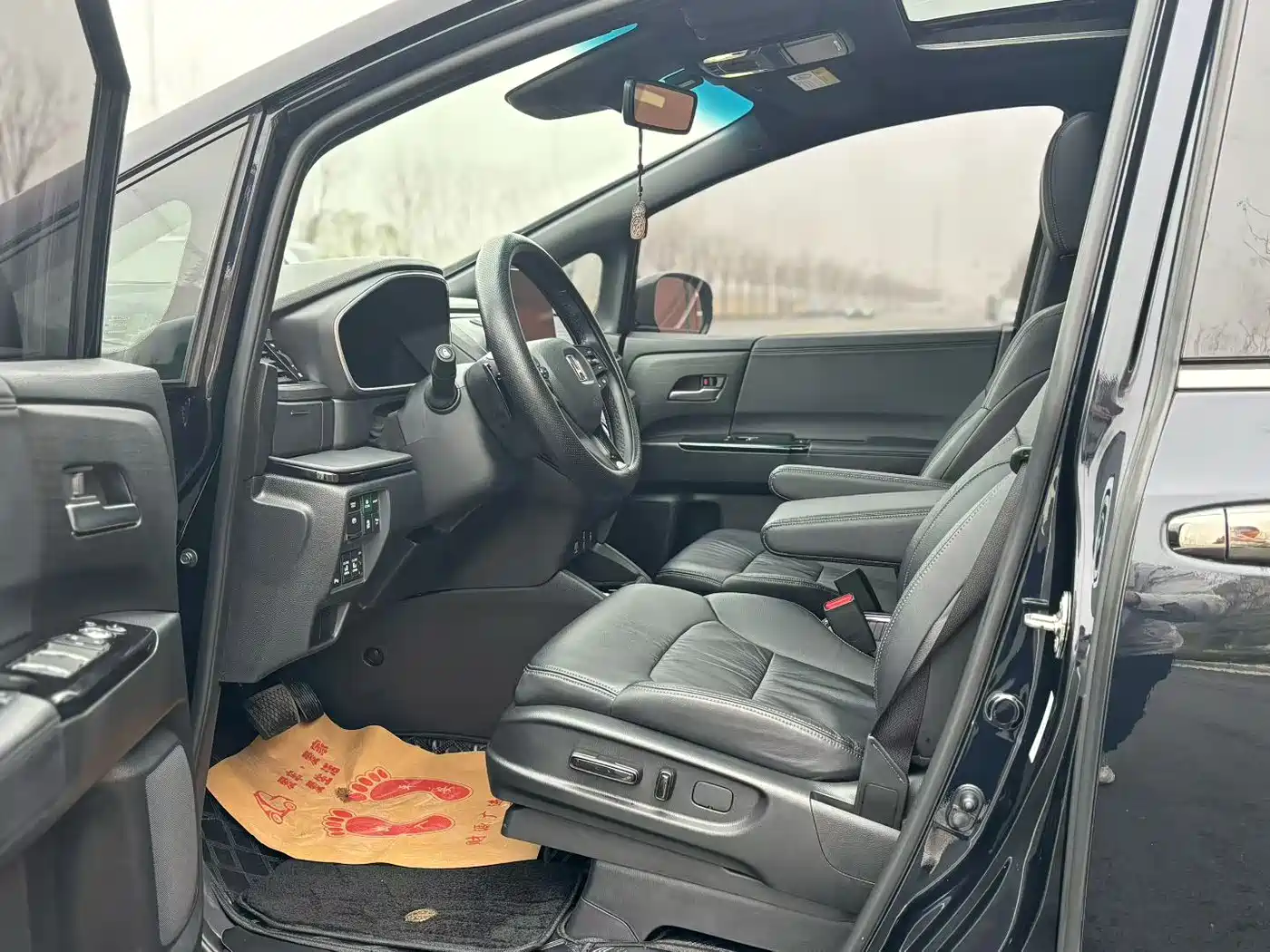Honda Odyssey 2024 2.0L e:HEV Sharp·Ultimate Edition фото 4
