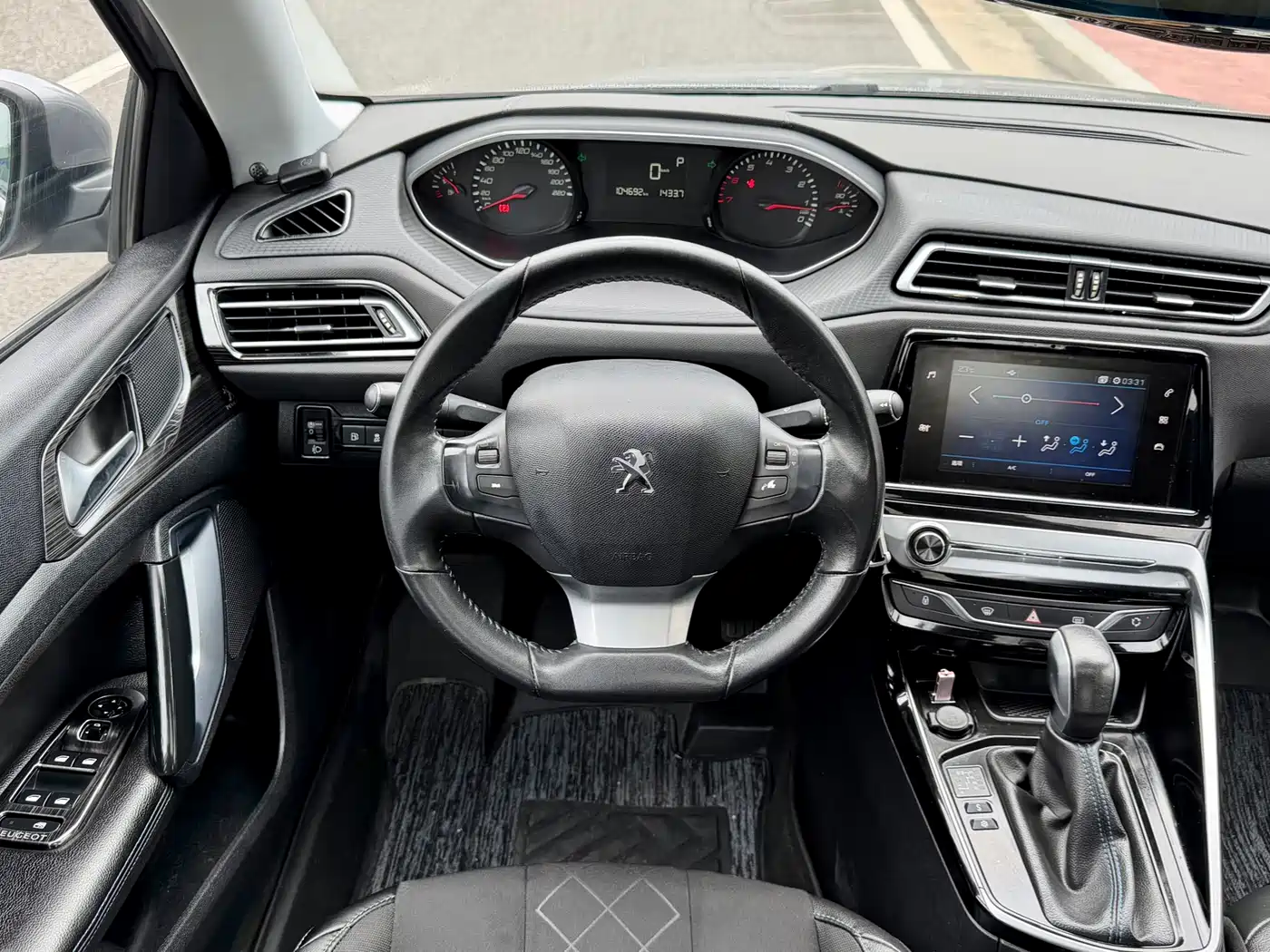 Peugeot 308 2016 230THP Automatic Luxury фото 5