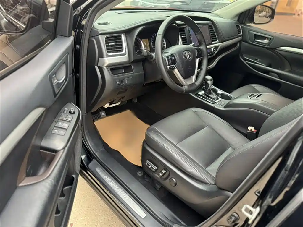 Toyota Highlander 2017 2.0T 2WD Premium 7-Seater фото 14