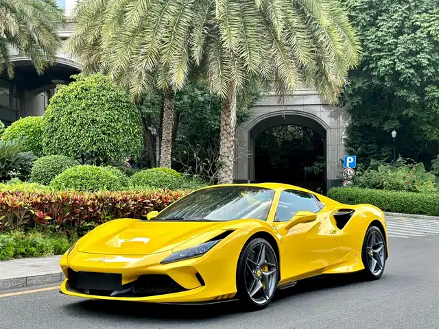 FERRARI F8