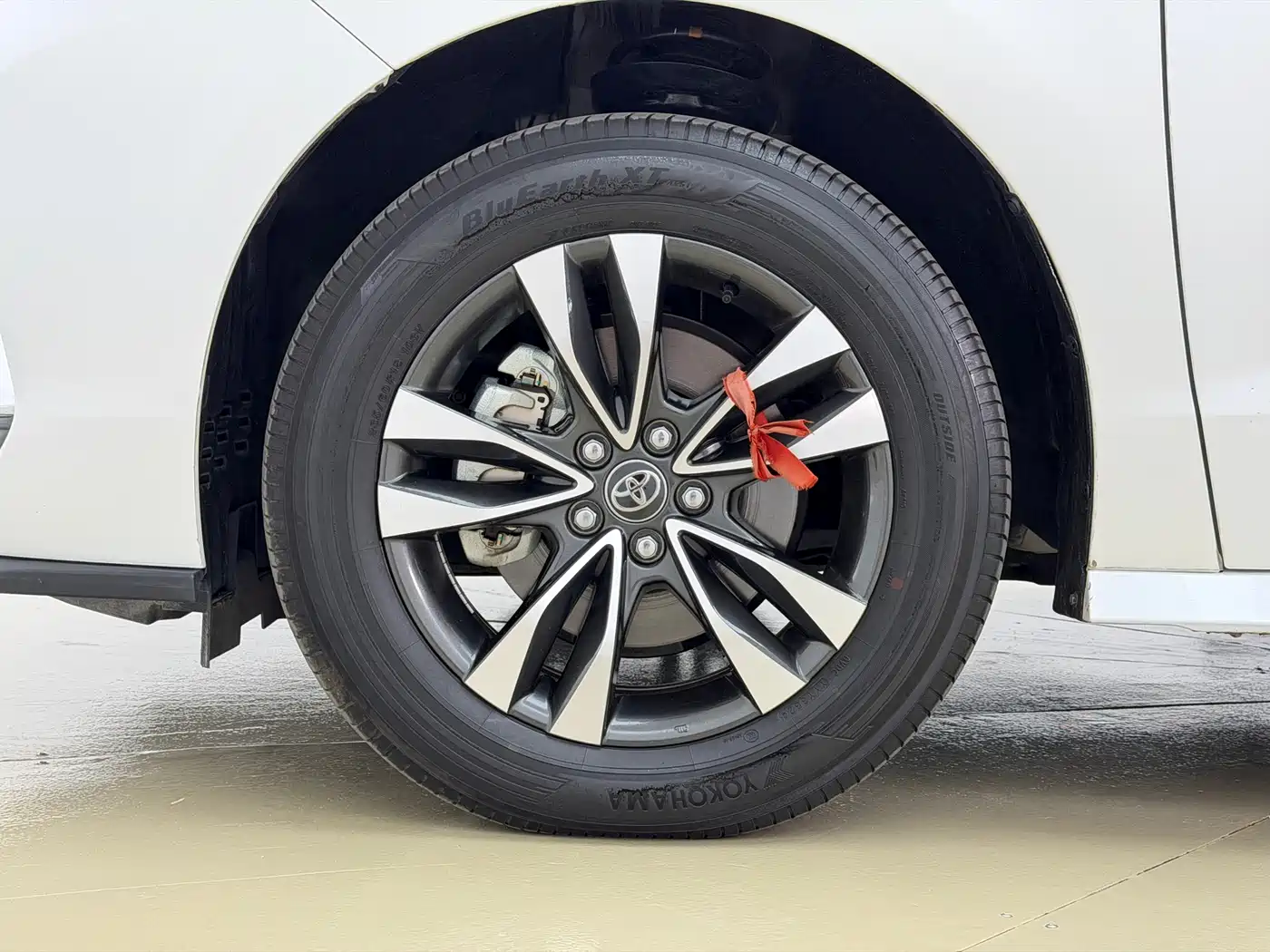 Toyota Granvia 2024 2.5L Hybrid Premium PLUS 4WD Edition фото 10