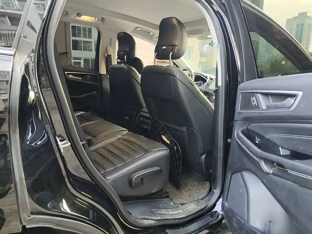 Фото 11 - Ford Edge