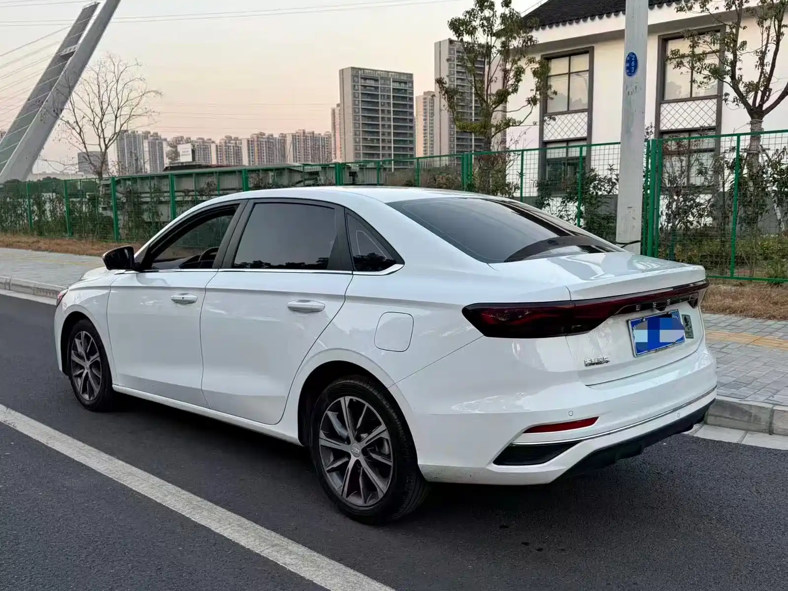 Photo 6 - Geely Emgrand