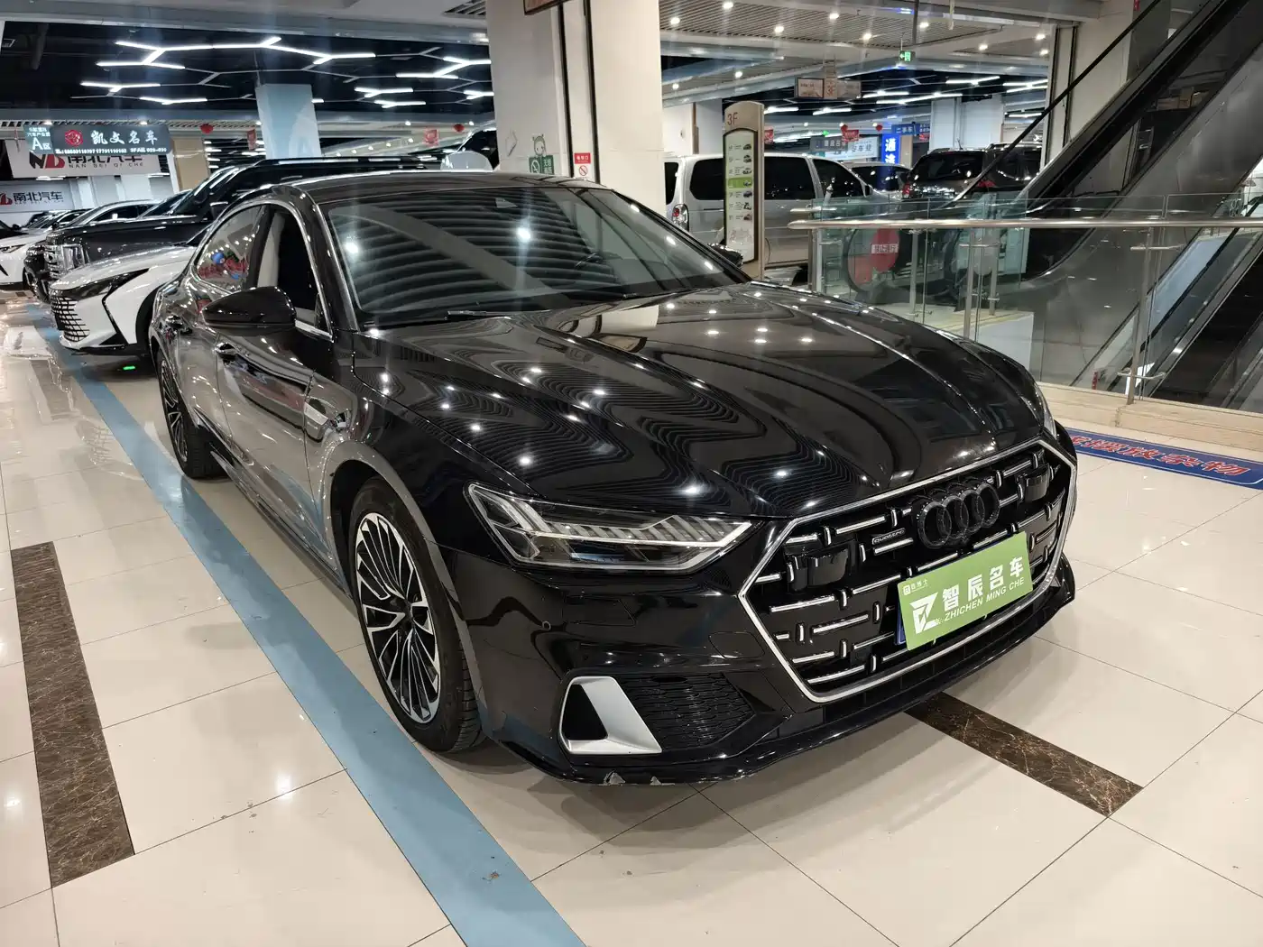 Фото 2 - Audi A7L