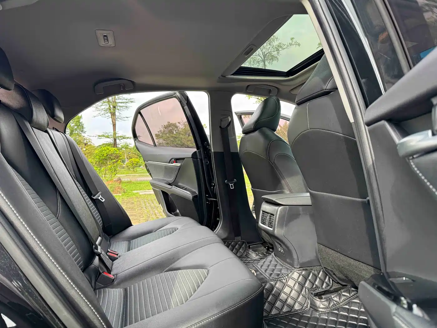 Toyota Camry 2022 2.5S Knight Edition фото 17