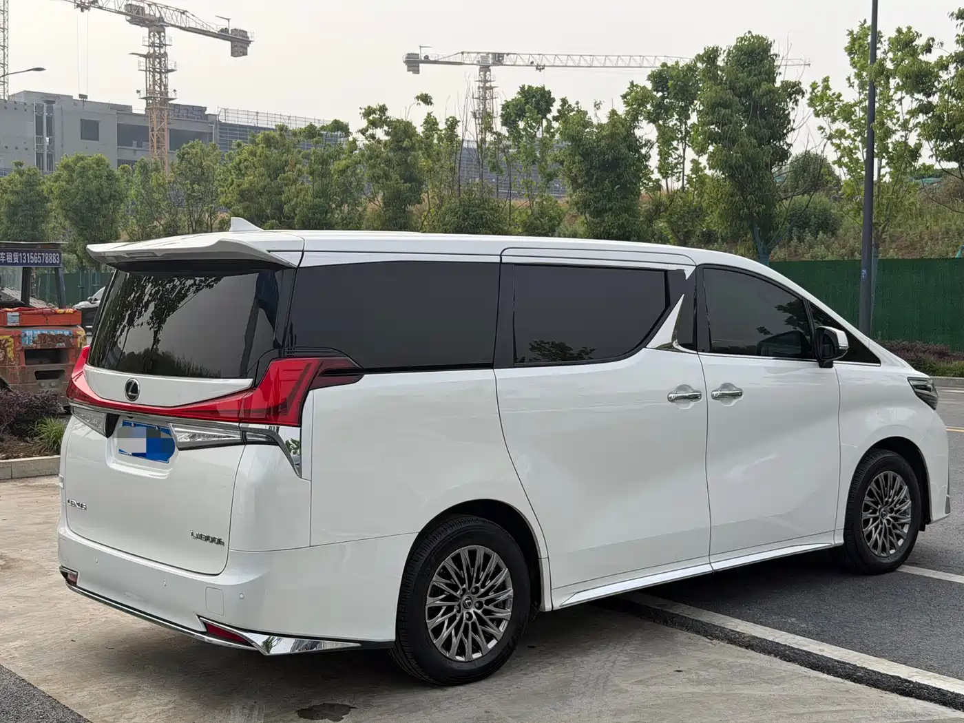 Lexus LM 2020 300h 4-Seat Imperial Edition фото 9