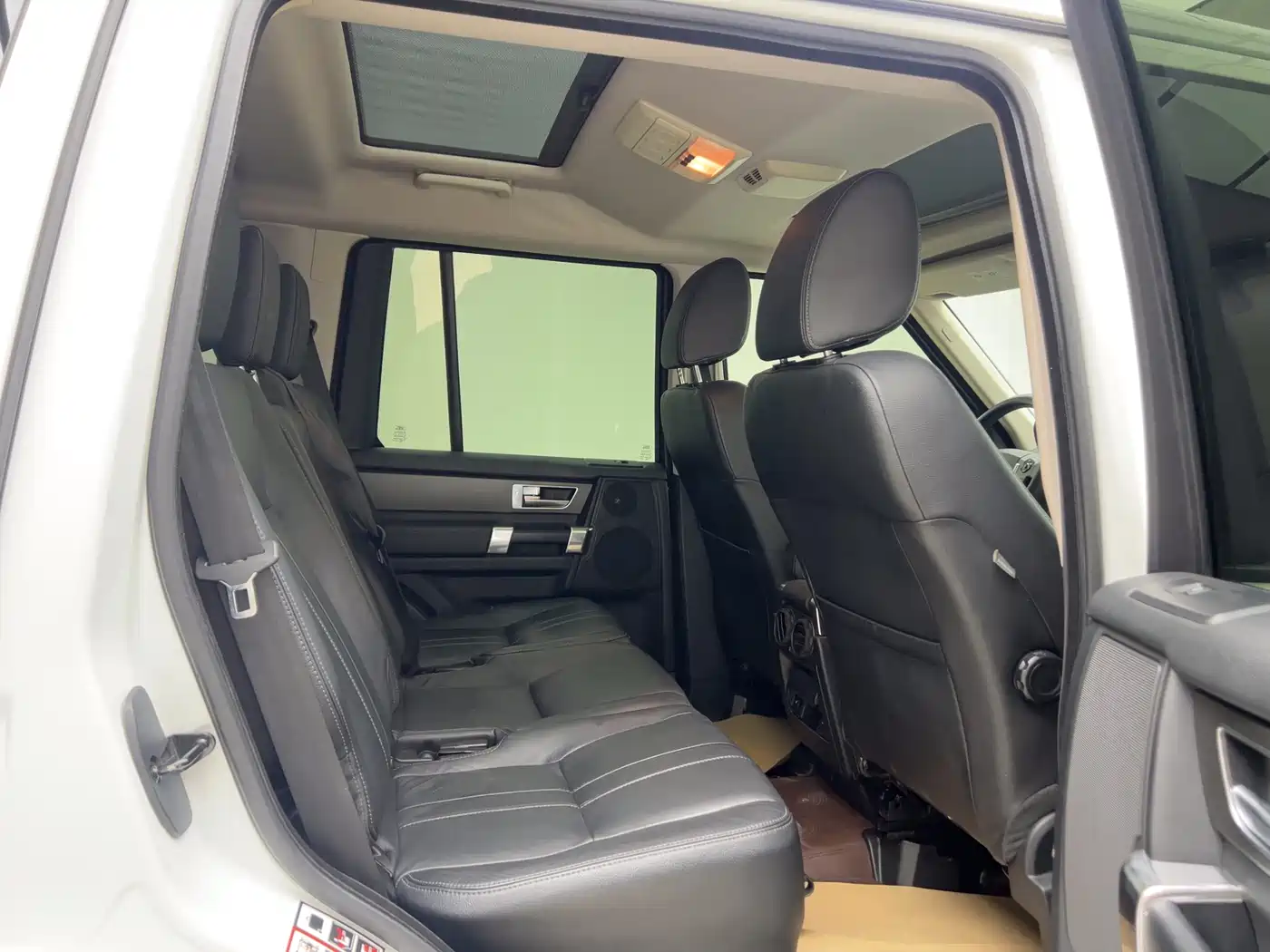 Land Rover Discovery 2014 3.0 SC V6 SE фото 5