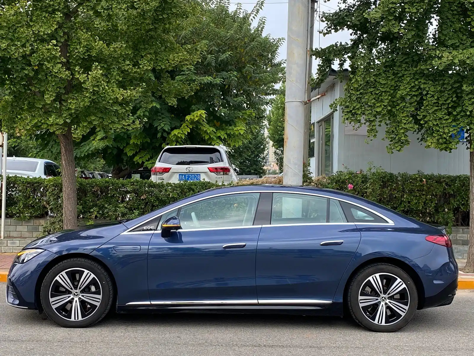 Фото 2 - Mercedes-Benz EQE