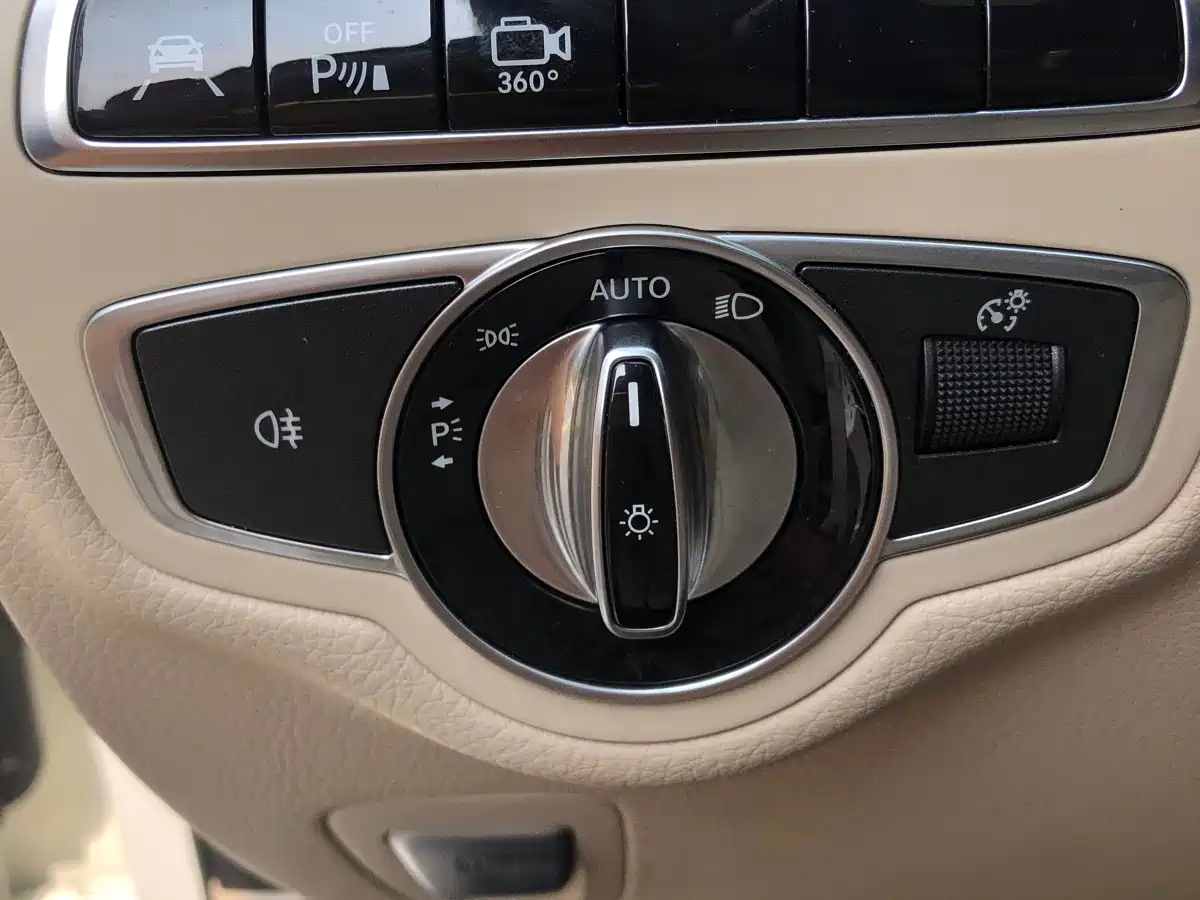 Mercedes-Benz GLC 2016 GLC 260 4MATIC Luxury фото 17