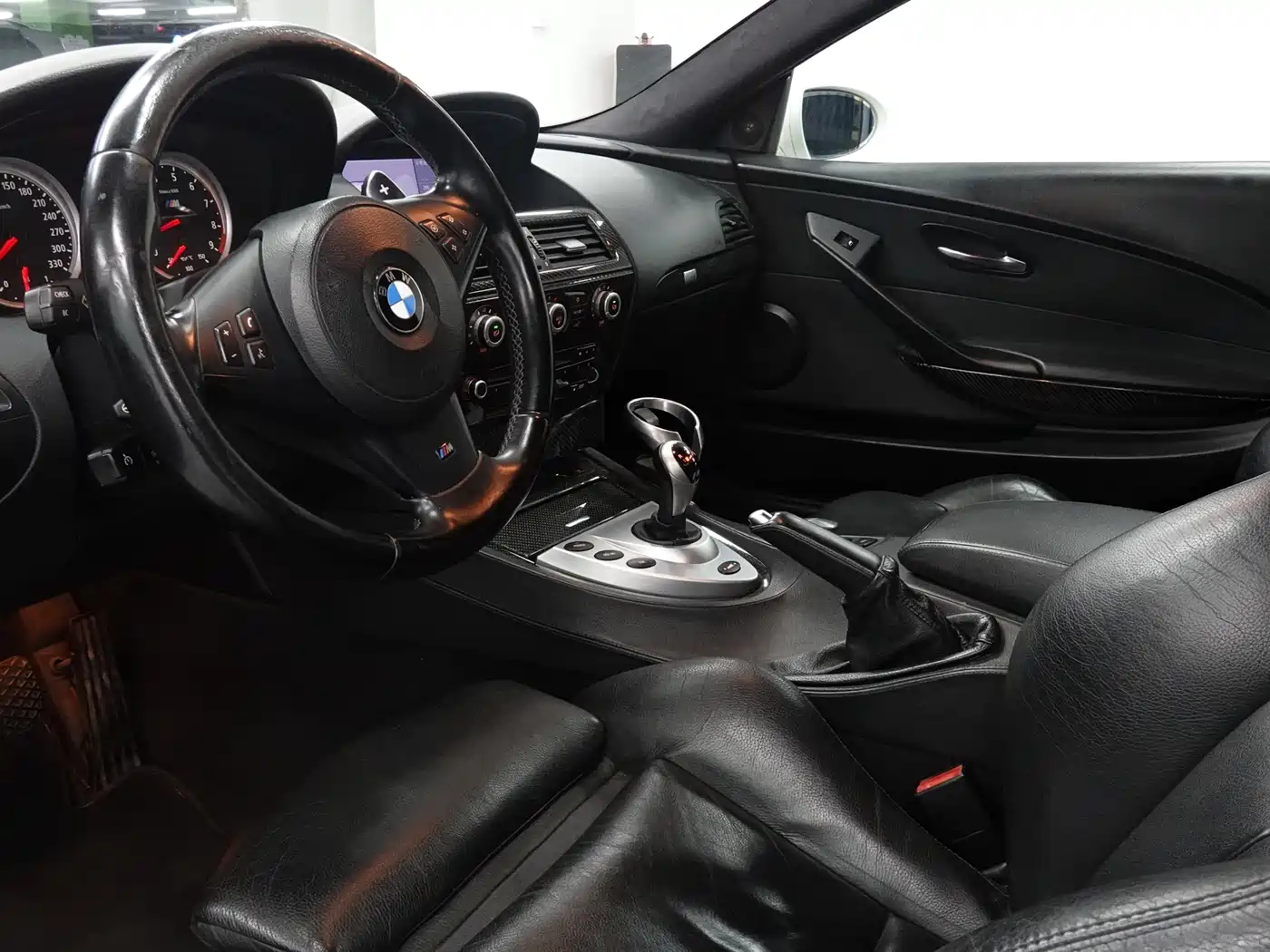 BMW M6 2006 Model M6 фото 7