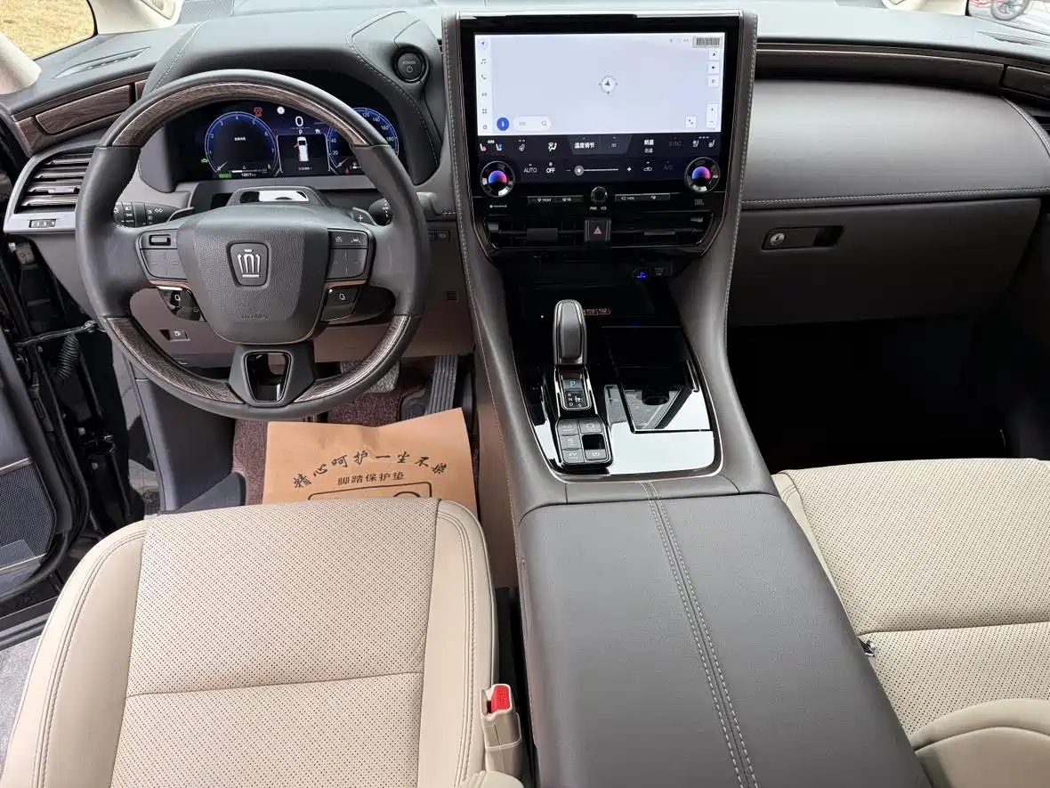 Toyota Vellfire 2024 Crown Hybrid 2.5L Executive Premium Edition фото 5