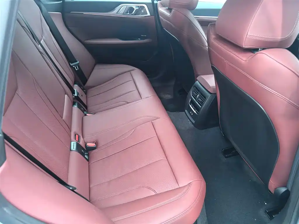 BMW 4 Series 2024 430i Gran Coupe M Sport Shadowline Package фото 10