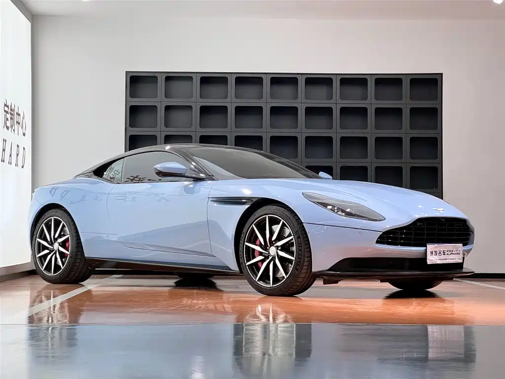 ASTON MARTIN DB11