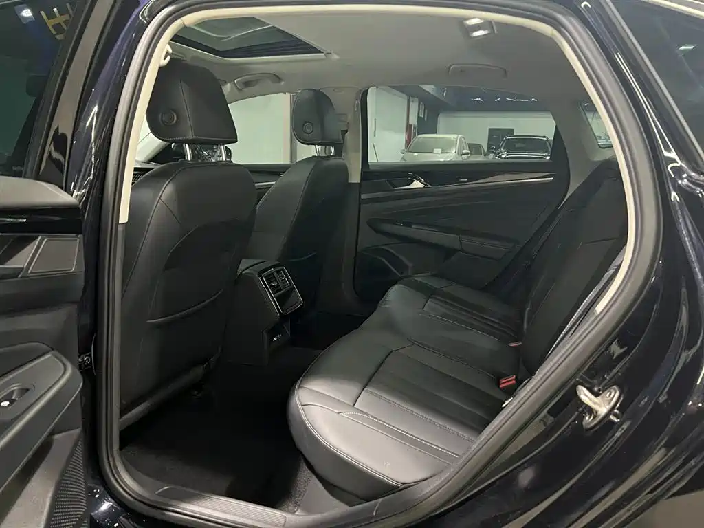 Volkswagen Passat 2024 280TSI Business Edition фото 10
