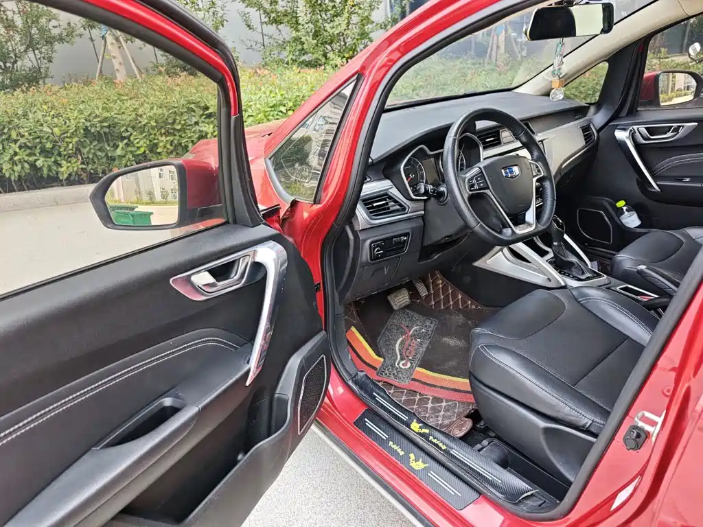 Фото 16 - Geely Vision X3