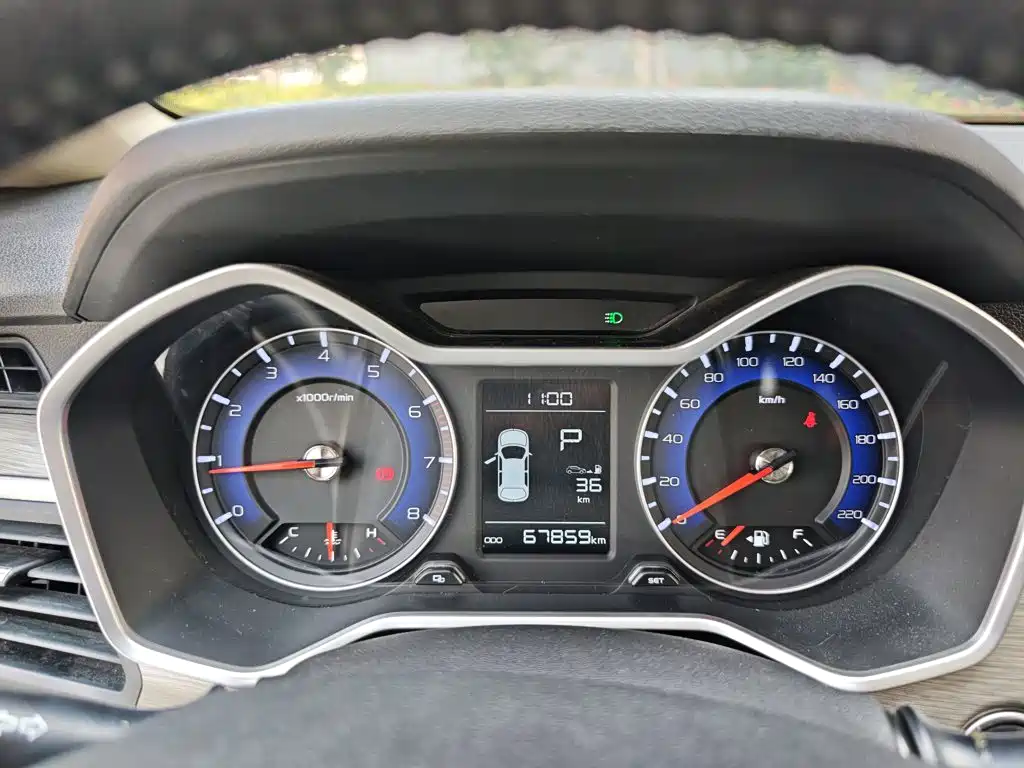 Фото 12 - Geely Vision X3