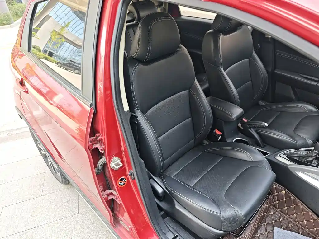 Фото 25 - Geely Vision X3