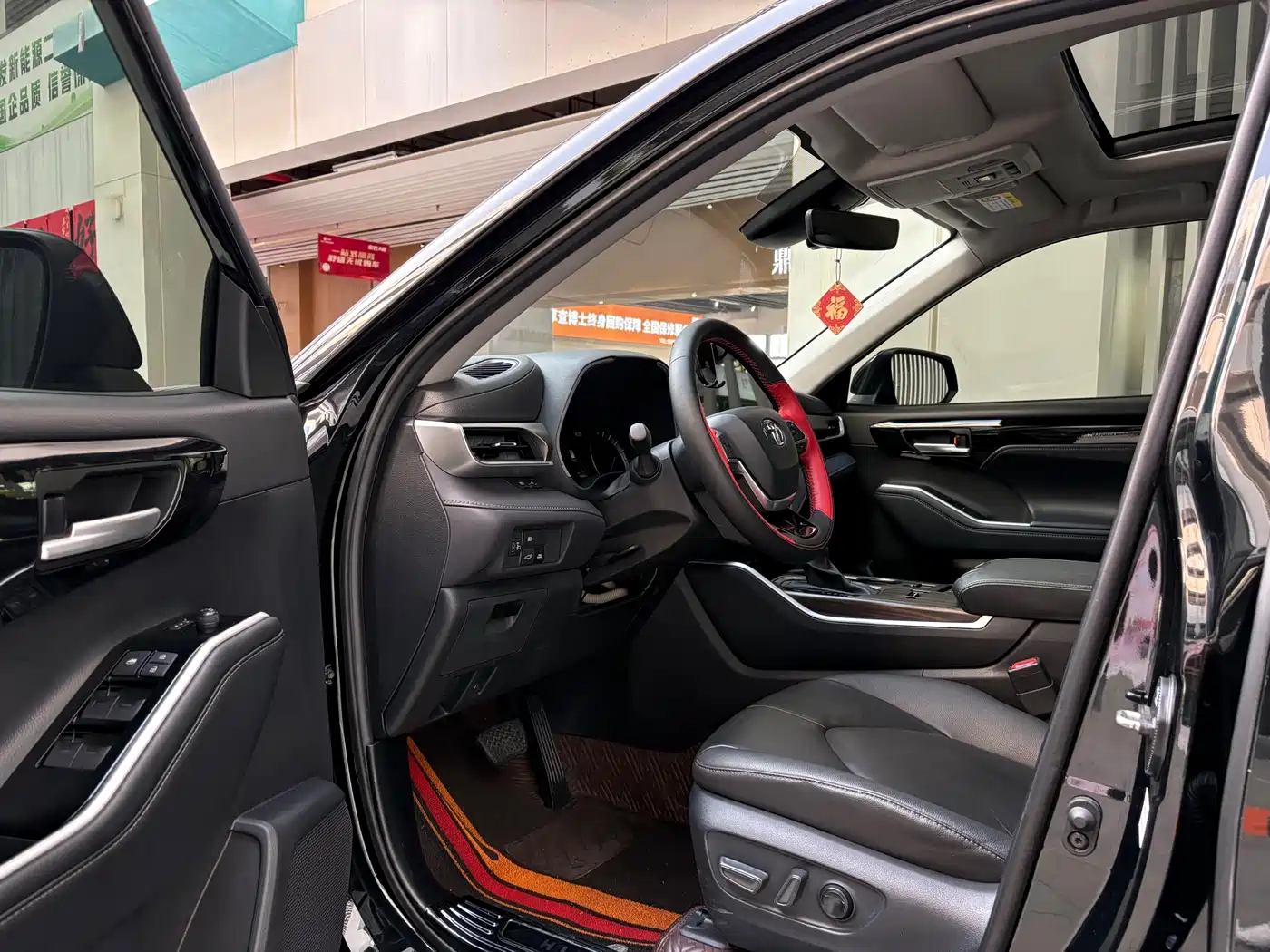 Toyota Highlander 2023 2.5L Smart Hybrid Dual Engine AWD Premium 7-Seater фото 4