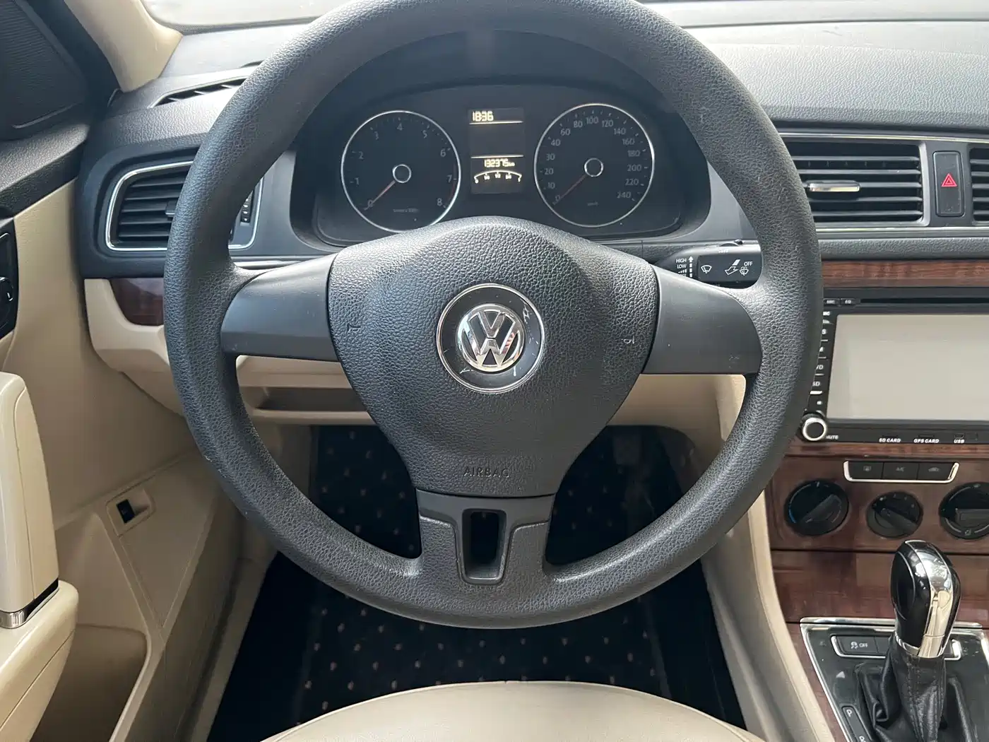 Volkswagen Lavida 2013 Facelift Classic 1.6L Automatic Comfort фото 9
