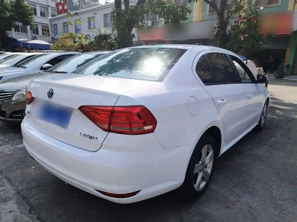Volkswagen Lavida 2017 1.6L Automatic Trend Edition фото 5