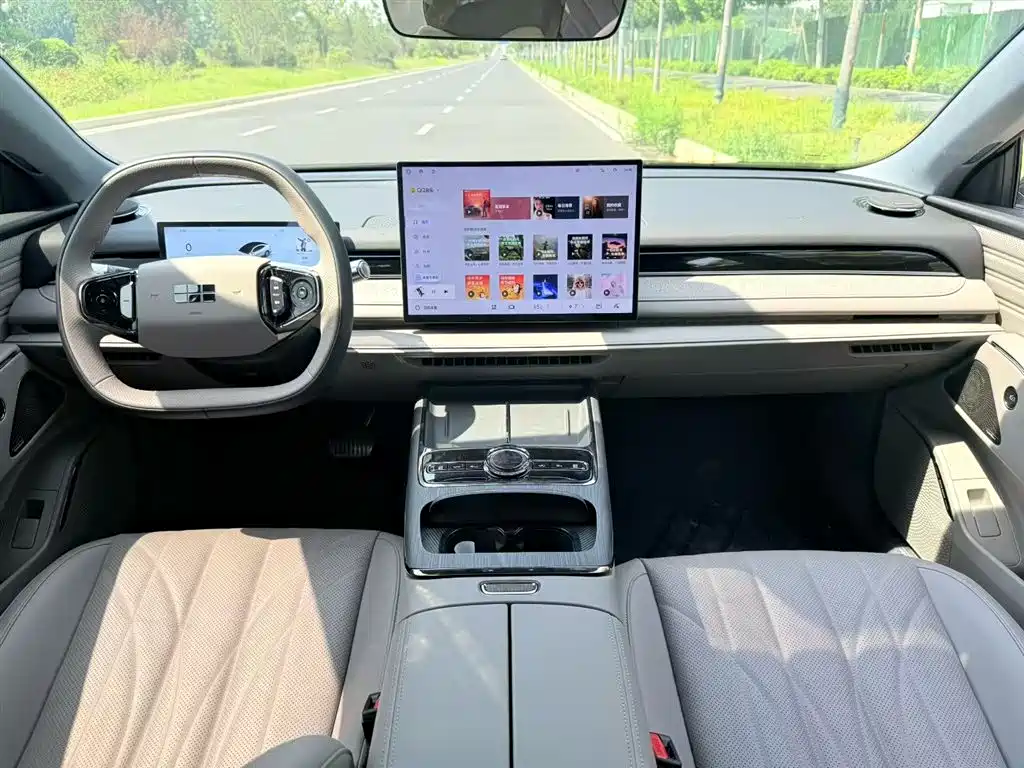 Geely Galaxy Galaxy Xingyao 8 2025 130km EM-i Premium Edition фото 6
