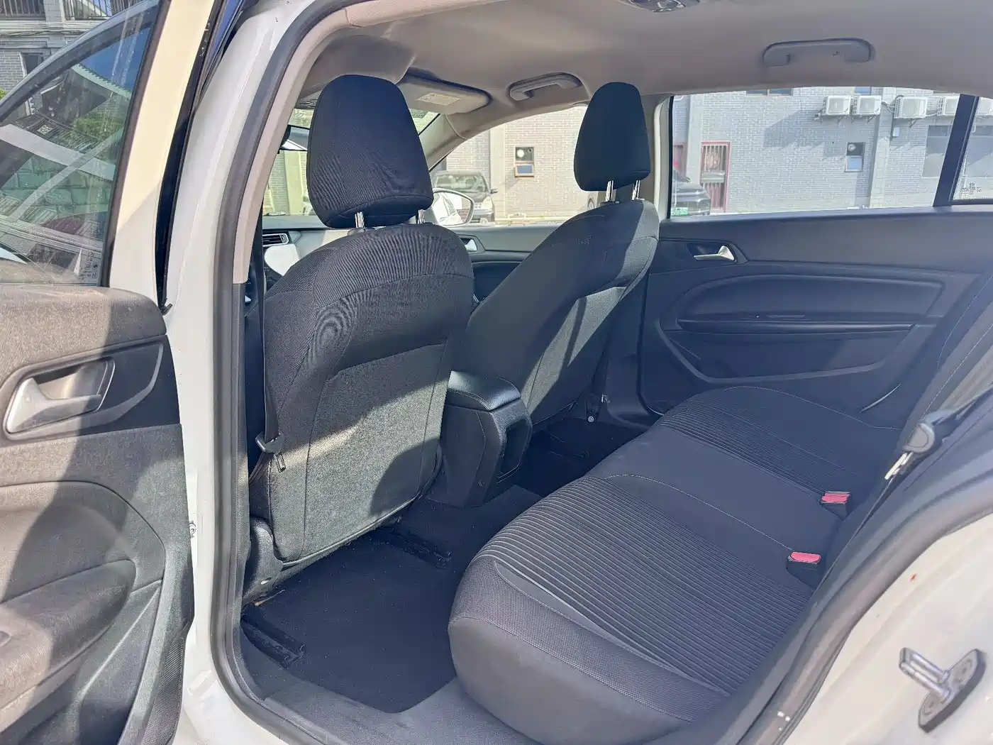 Peugeot 408 2014 1.8L Manual Leading Edition фото 8