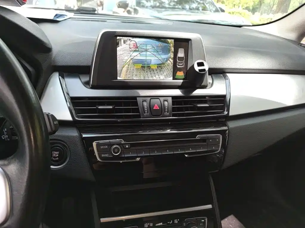 BMW 2 Series Touring 2016 218i Leading фото 13