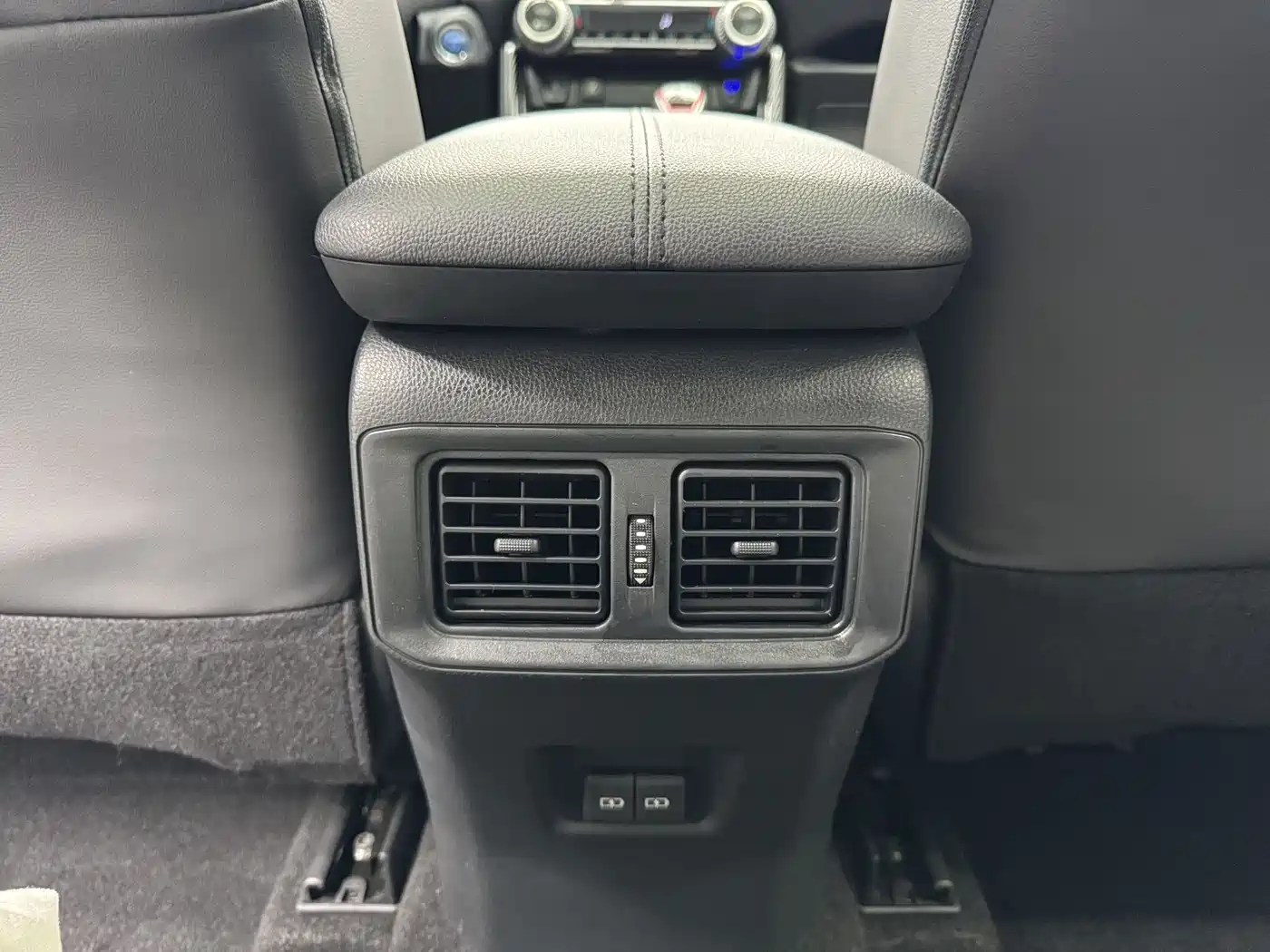 Toyota RAV4 Rongfang 2021 Hybrid 2.5L E-CVT AWD Elite PLUS Edition фото 14