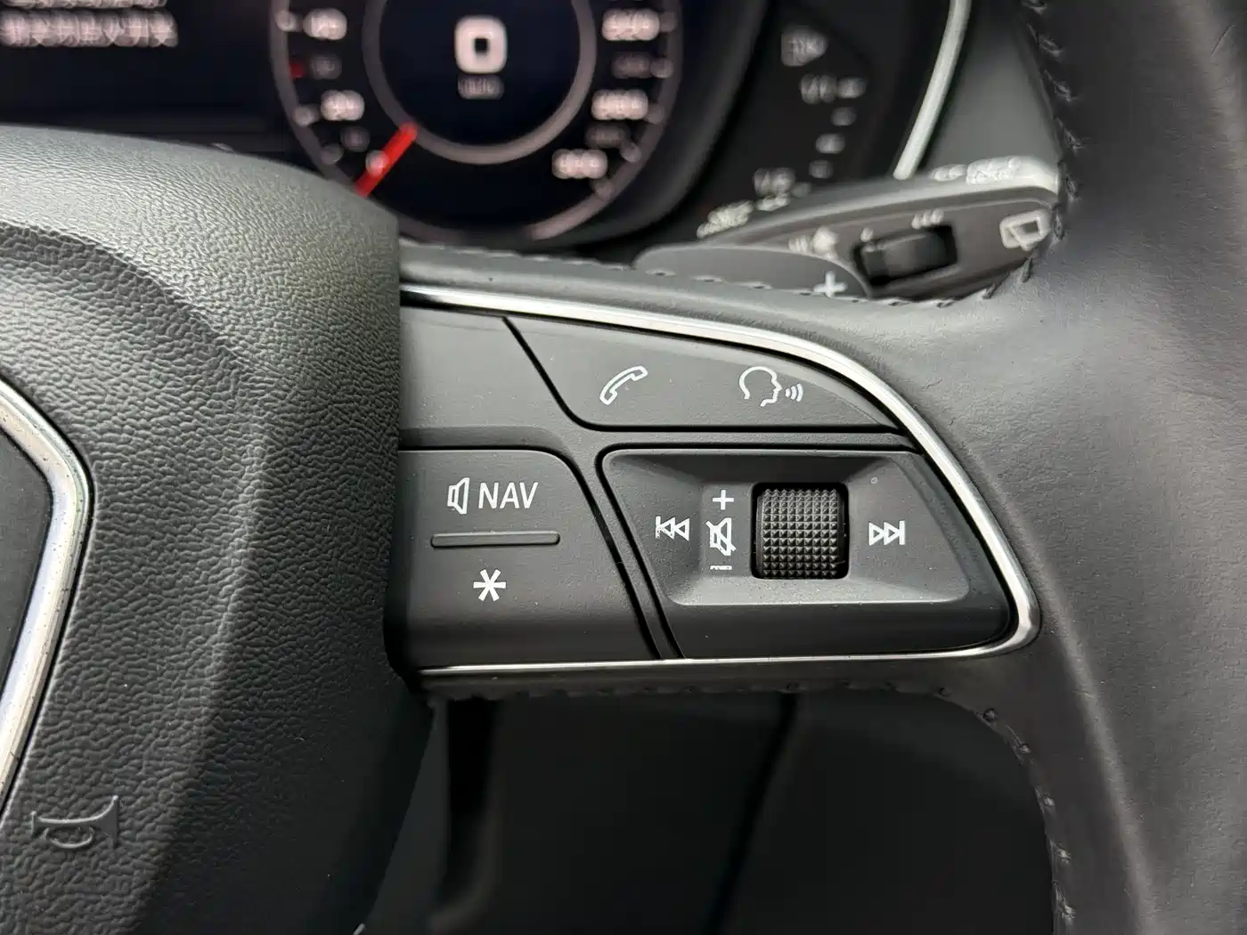 Audi Q5L 2020 Facelift 40 TFSI Honor Fashion фото 24