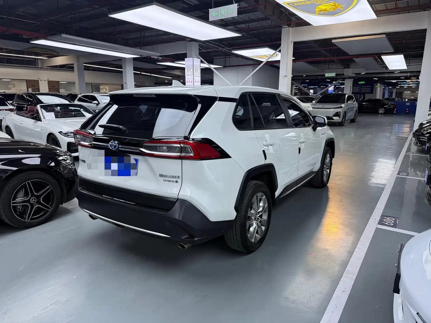 Toyota Wildlander 2022 Hybrid 2.5L E-CVT FWD Luxury PLUS Edition фото 11