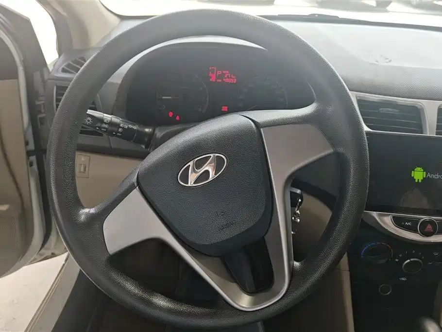 Hyundai Verna 2014 1.4L Automatic Smart GLS фото 15
