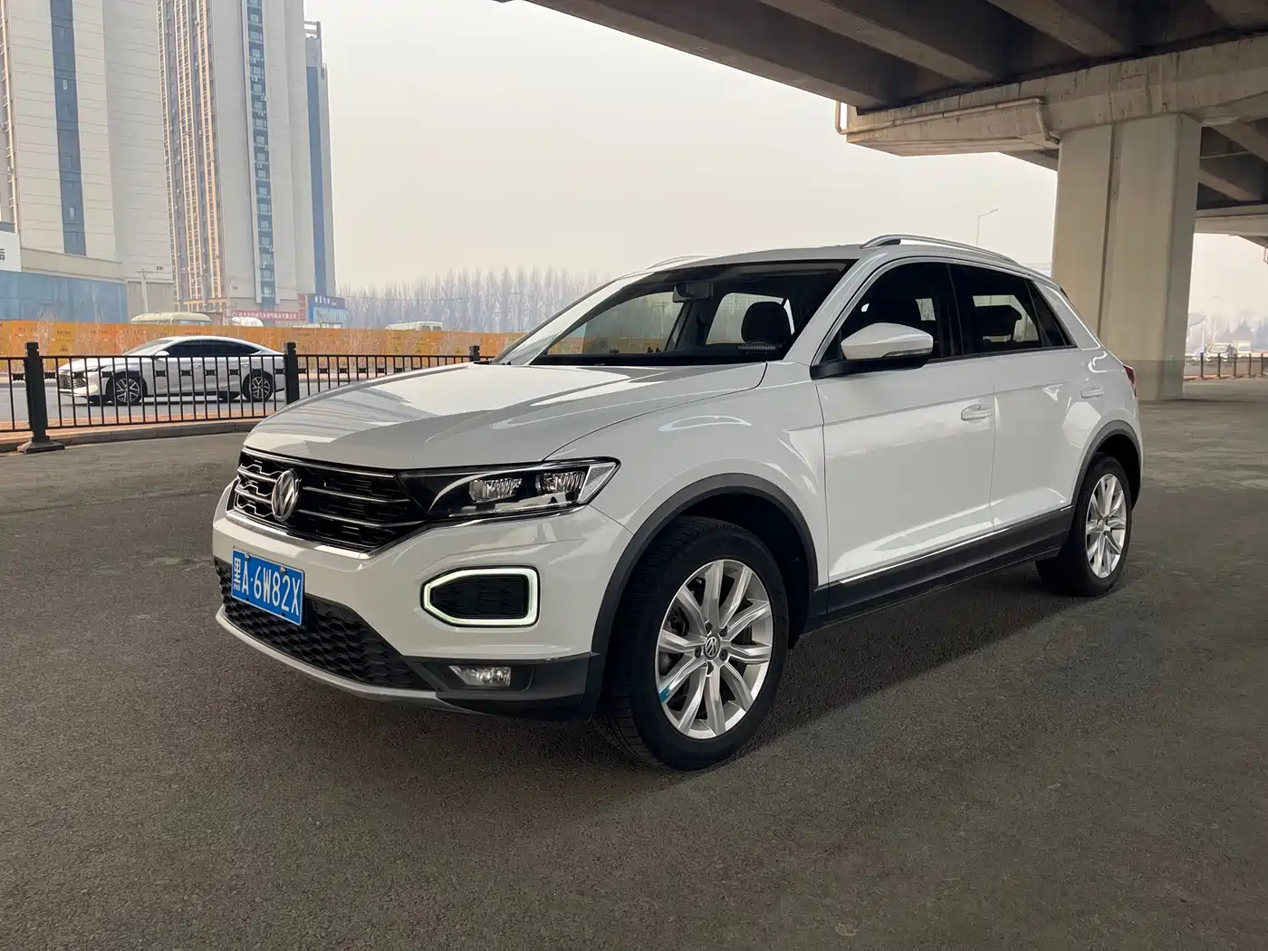 Volkswagen T-ROC 2020 230TSI DSG 2WD Progressive фото 3
