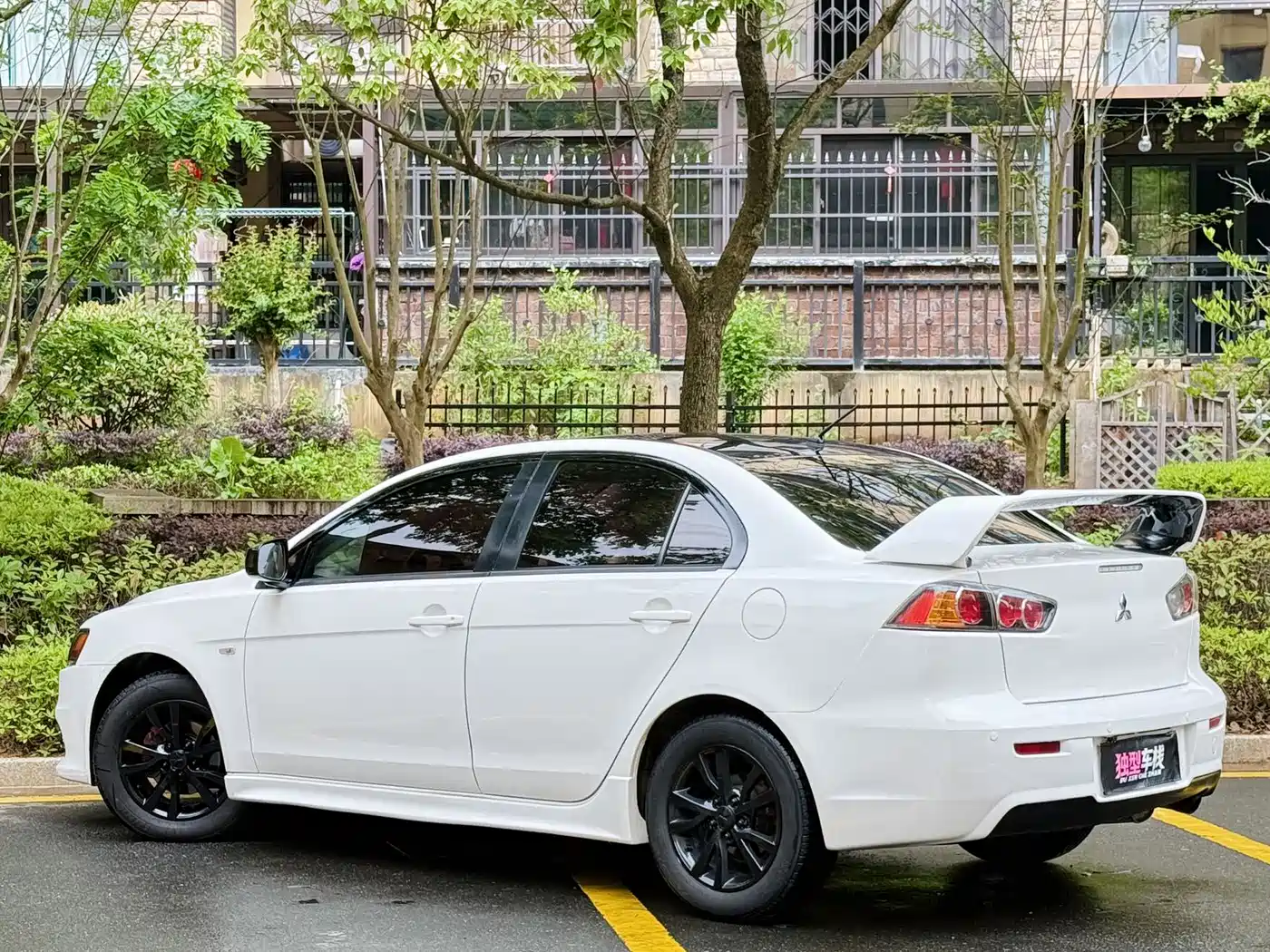 Mitsubishi Lancer EX 2016 1.8L CVT Black & White Replica фото 10