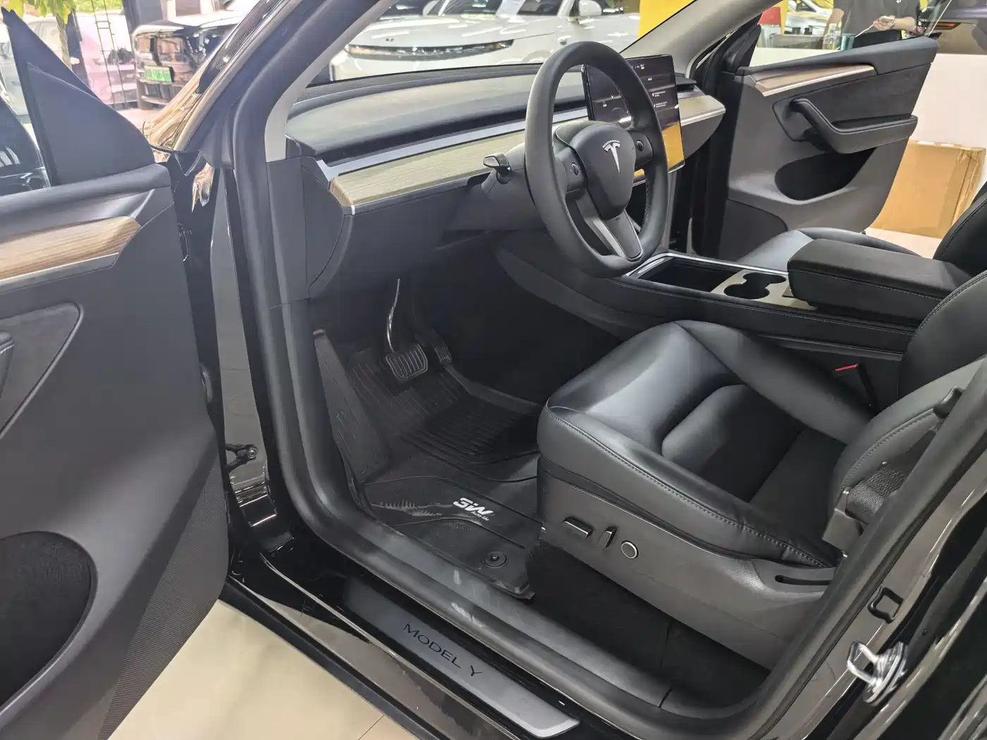 TESLA MODEL Y