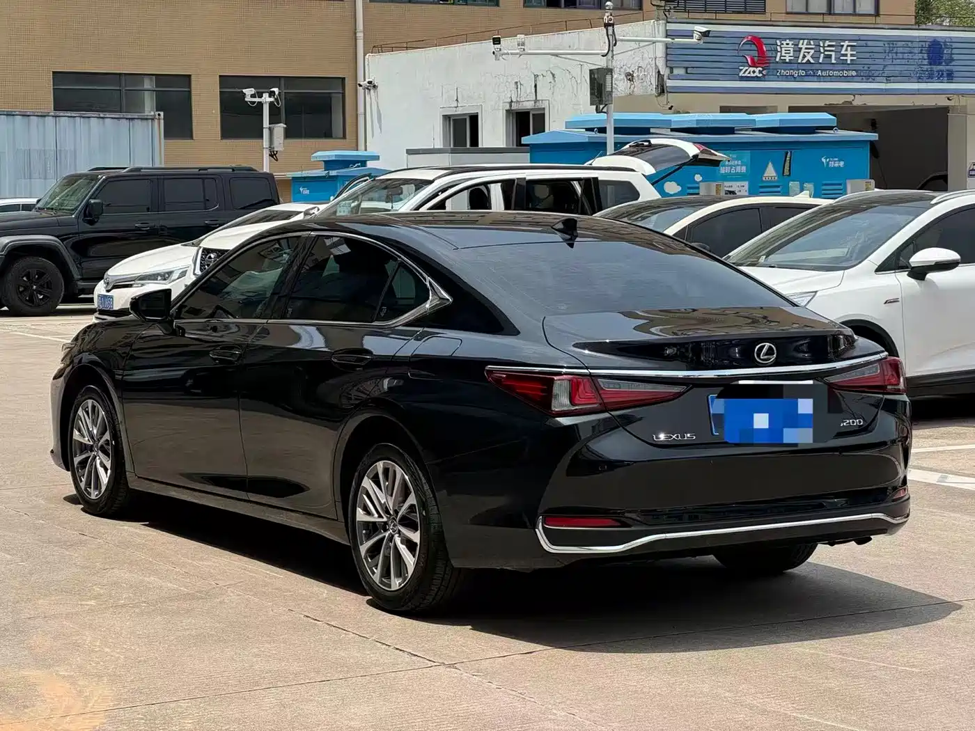 Lexus ES 2023 200 Excellence Edition фото 8