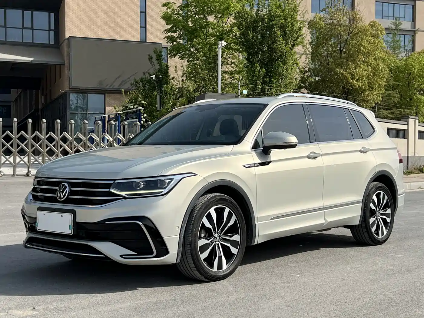 Volkswagen Tiguan L 2022 330TSI Auto 2WD R-Line Premium Edition
