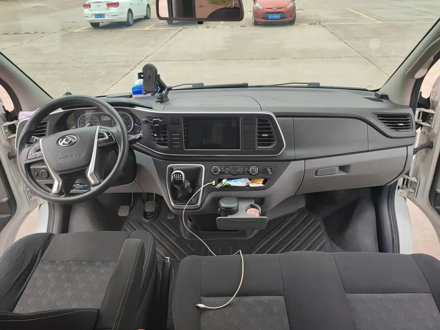 SAIC Maxus Xintu V80 2024 2023 2.0T Manual Classic Aoyun Short Wheelbase Ultra-Low Roof 5/6-Seater