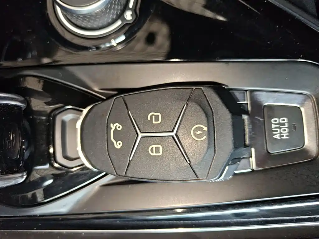 Lynk & Co 03 2021 2.0TD Auto Jin Champion Edition фото 9