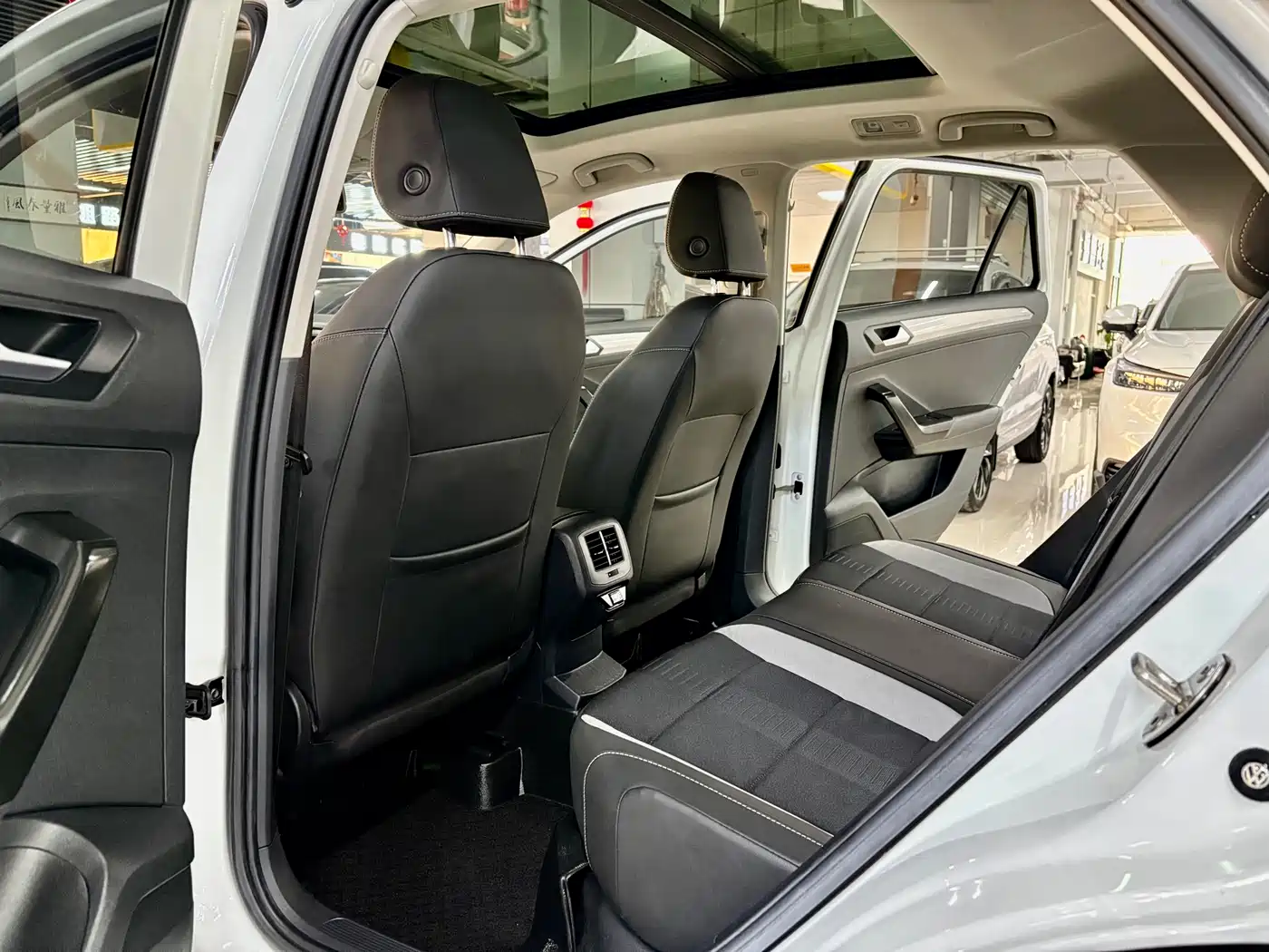 VOLKSWAGEN T ROC EXPLORING SONGS