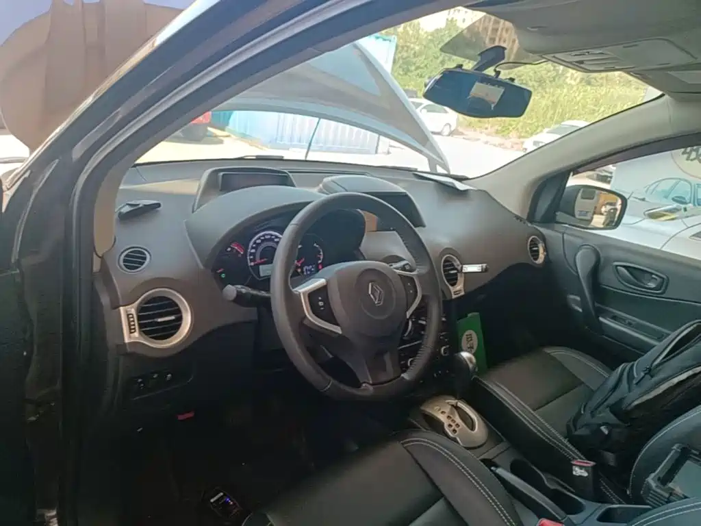 Renault Koleos (Import) 2015 2015 2.0L 2WD Standard