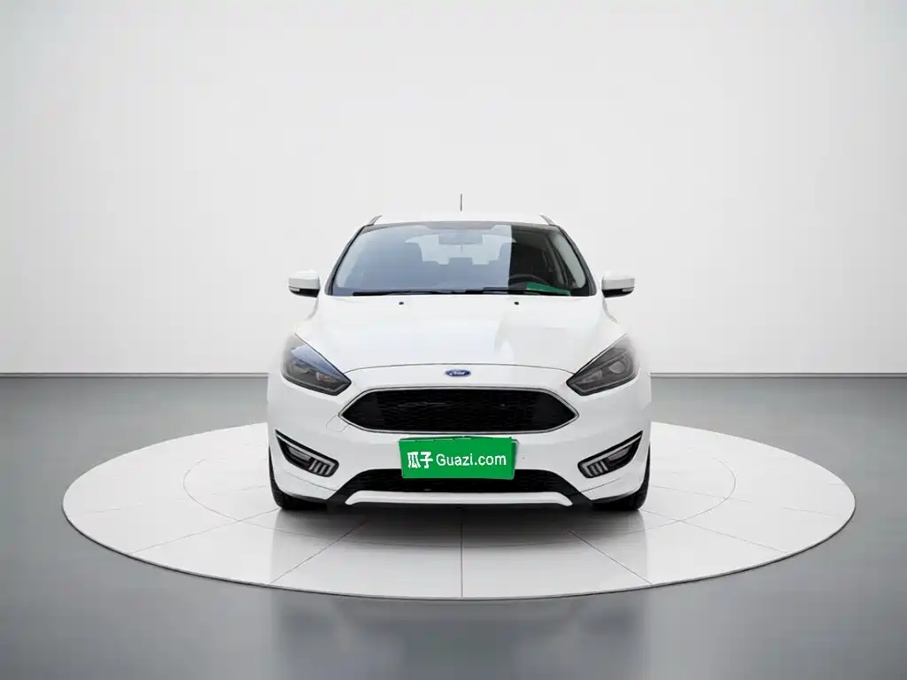 Фото 2 - Ford Focus
