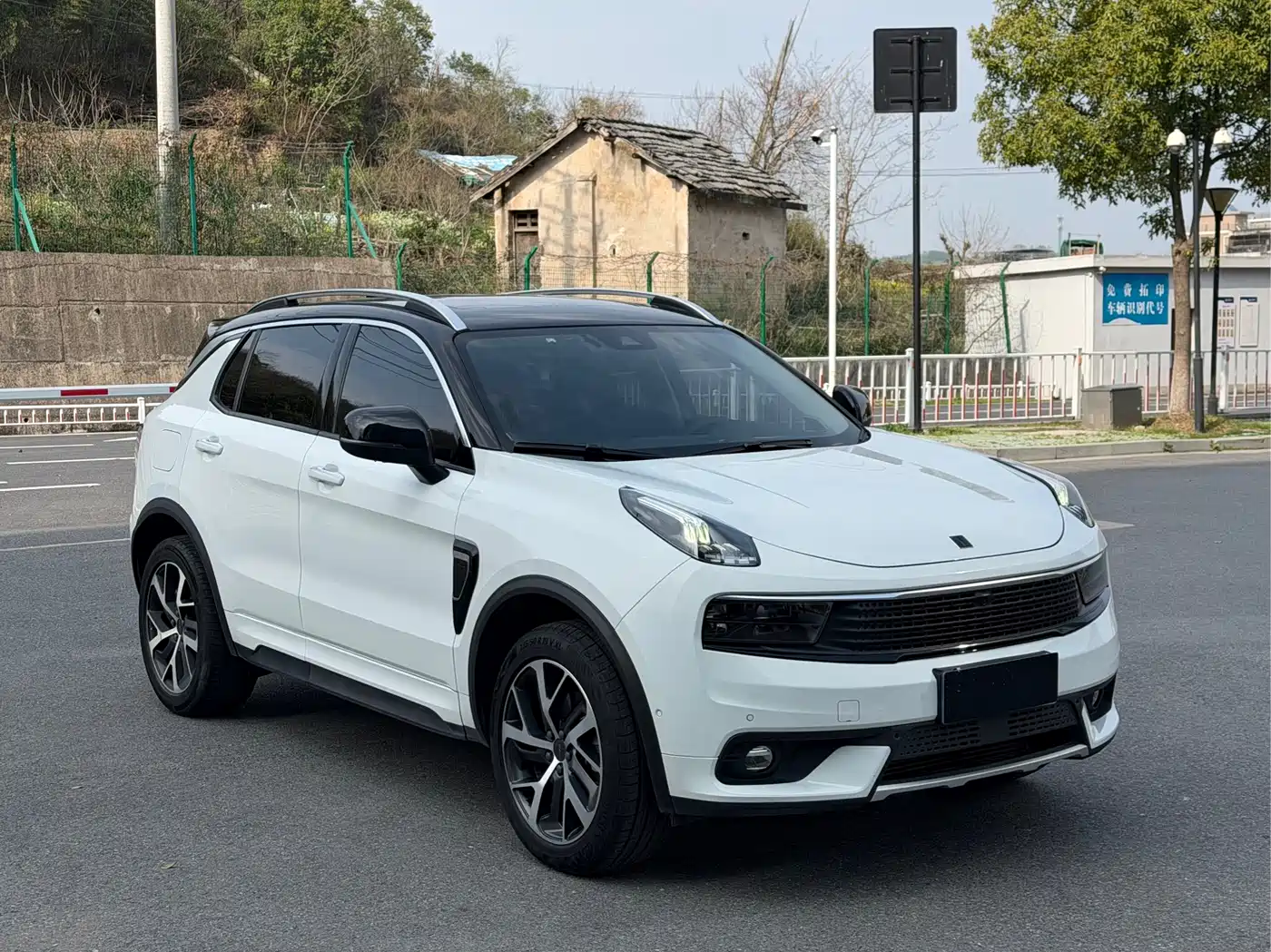 Lynk & Co 01 2017 2.0T AWD Pro фото 3