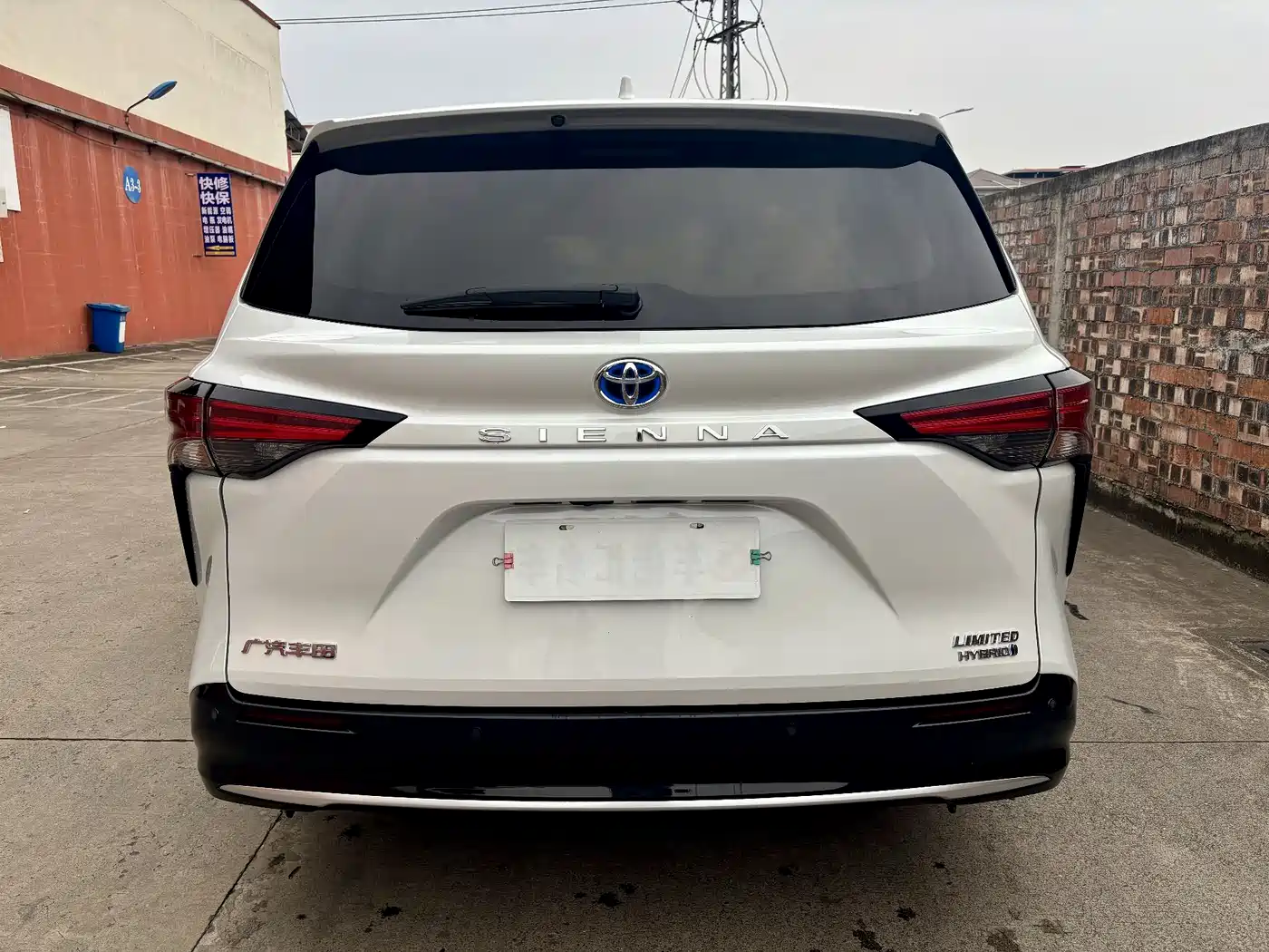 Toyota Sienna 2021 2.5L Hybrid Premium Edition фото 5