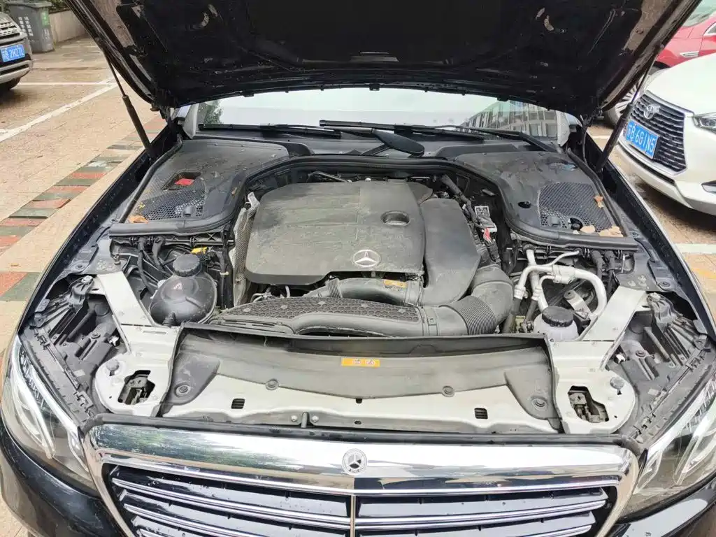 Mercedes-Benz E-Class, миниатюра 3