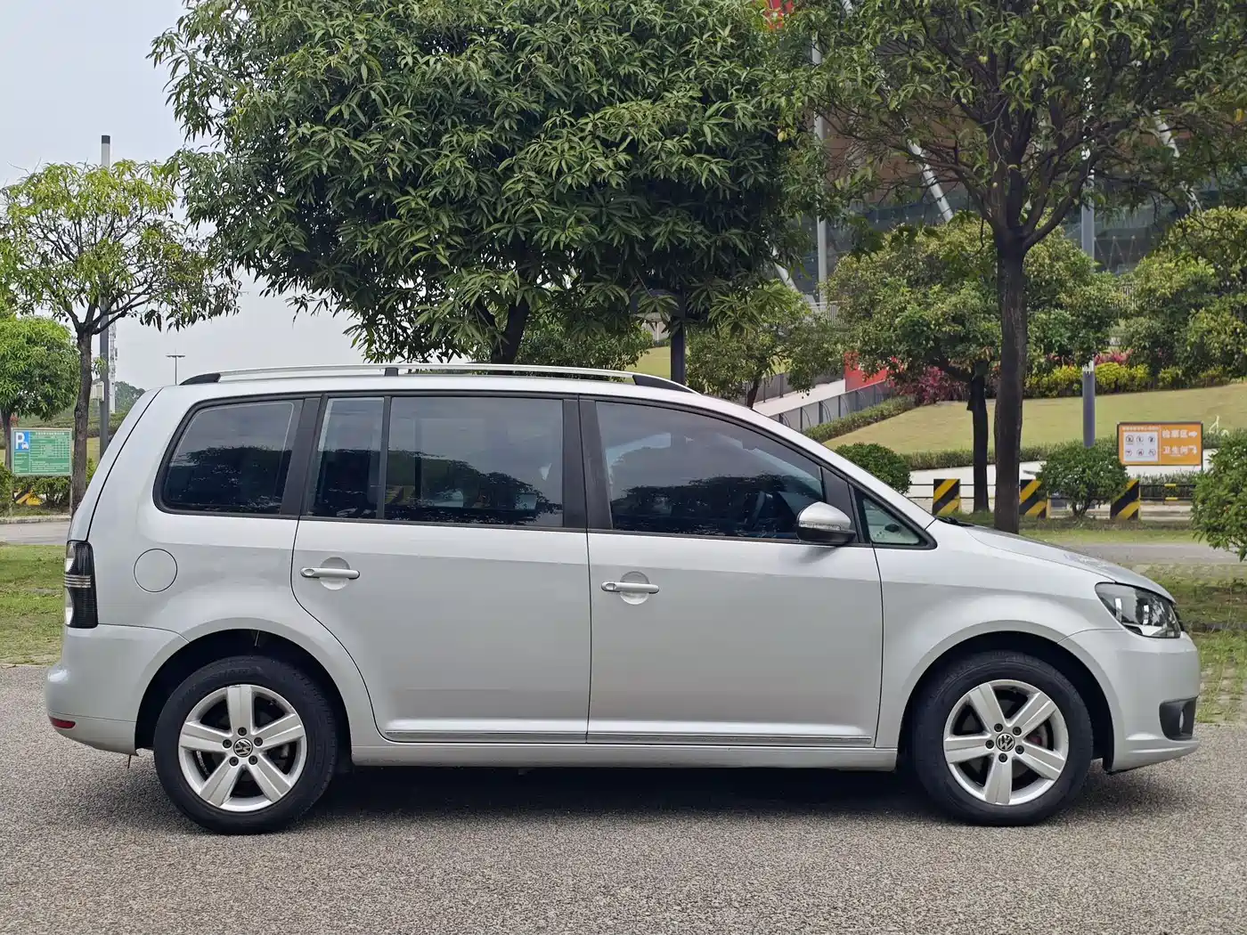 Volkswagen Touran 2015 1.4T DSG Comfort Edition 5-seater фото 5