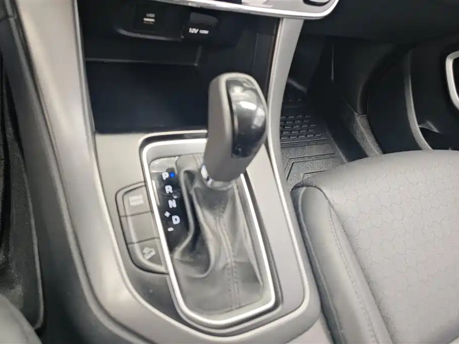 Hyundai Beijing Hyundai ix35 2018 2.0L Automatic 2WD Zhiyong·Enjoyment Edition фото 16