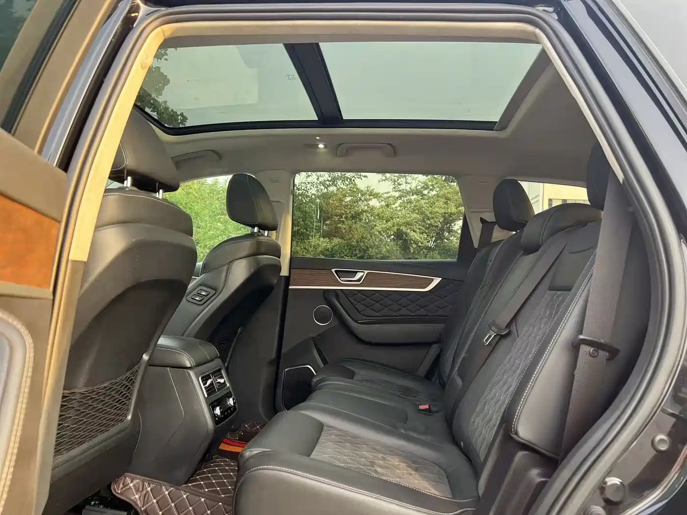 Hongqi HS7 2019 3.0T Automatic 4WD Smart Connection Flag Enjoy Edition фото 4
