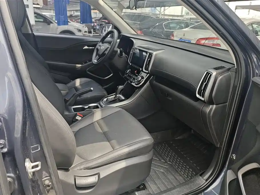 Hyundai Beijing Hyundai ix35 2018 2.0L Automatic 2WD Zhiyong·Enjoyment Edition фото 8
