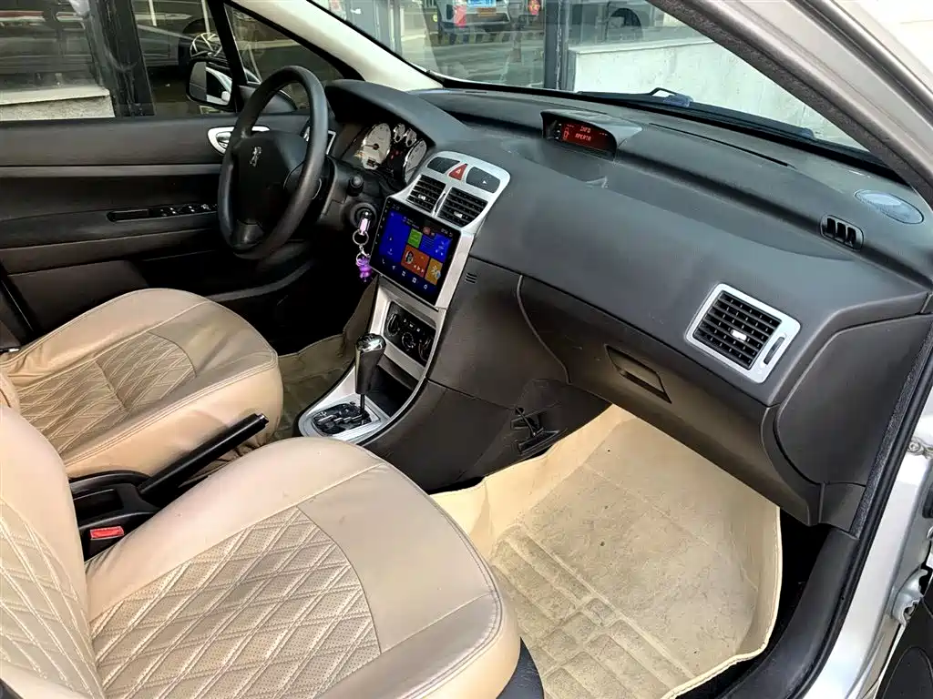Peugeot 307 2010 Model Sedan 1.6L Automatic Comfort Edition фото 13